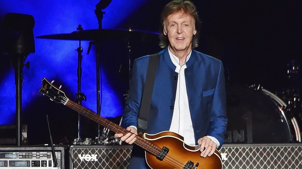 Baixo de Paul McCartney é leiloado por valor recorde
