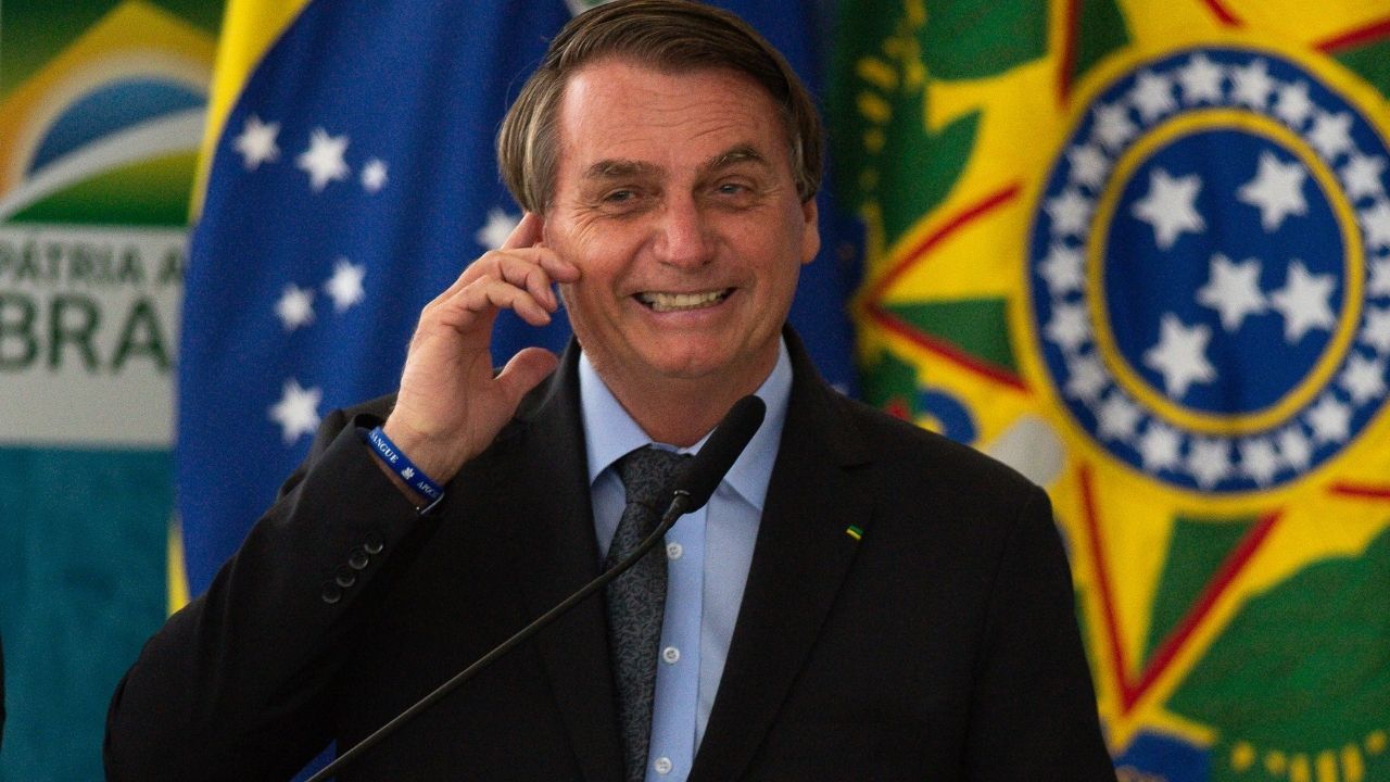 Bolsonaro comemora vitória em votação popular da Time