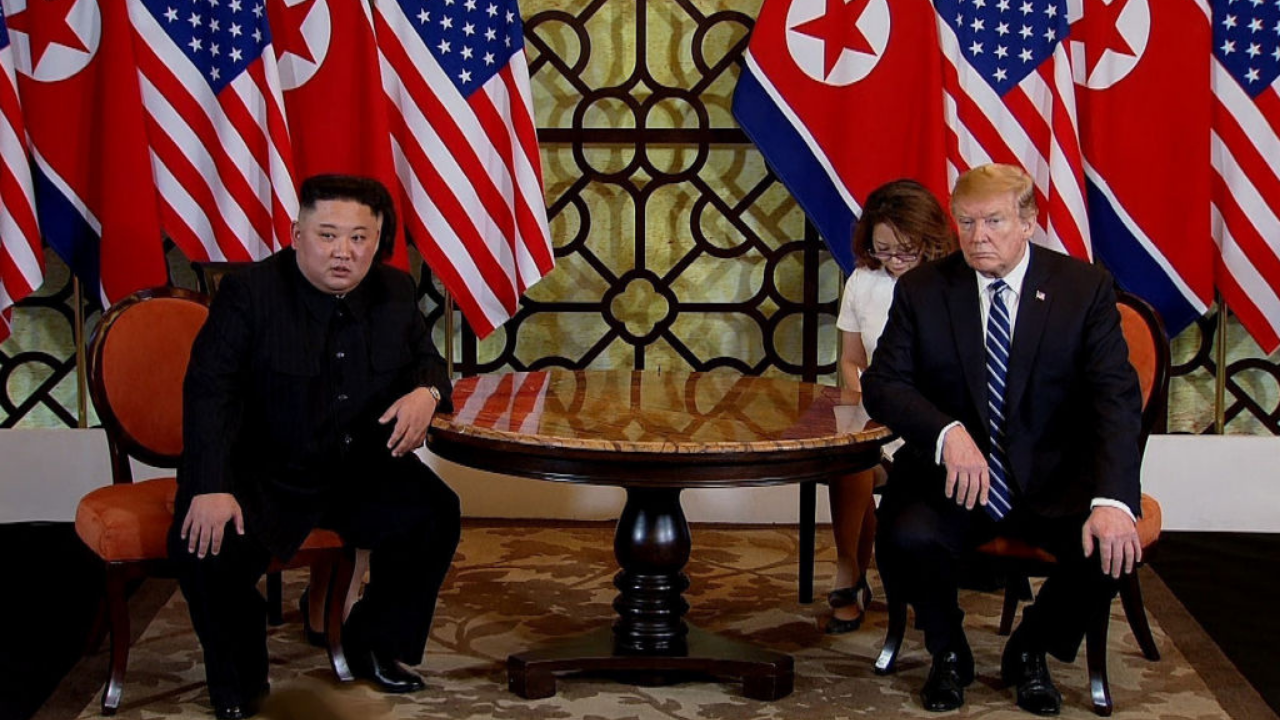 Neste dia, em 2019, Trump se tornava o primeiro presidente dos EUA a pisar na Coreia do Norte