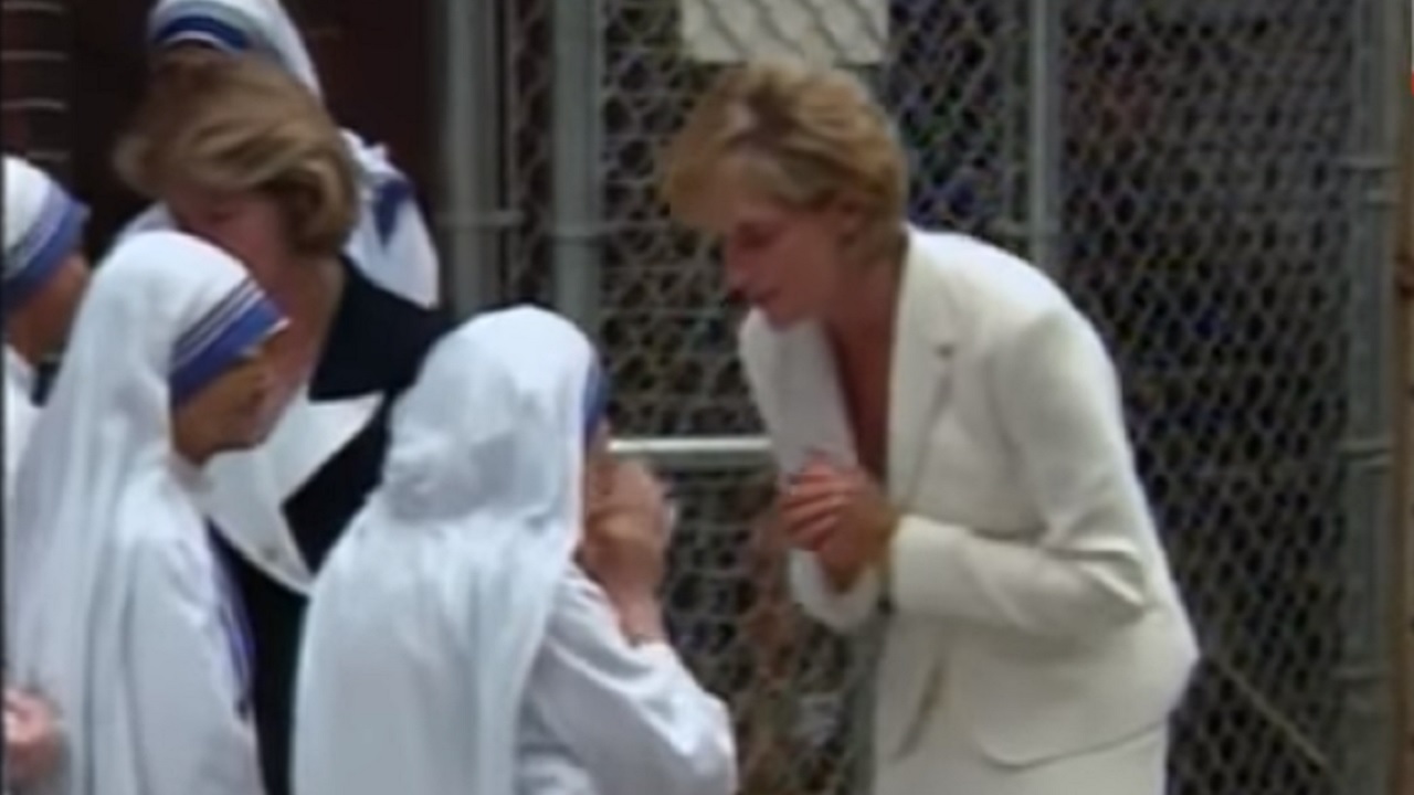 Mulheres de intenções mútuas: O encontro de Diana com Madre Teresa de Calcutá