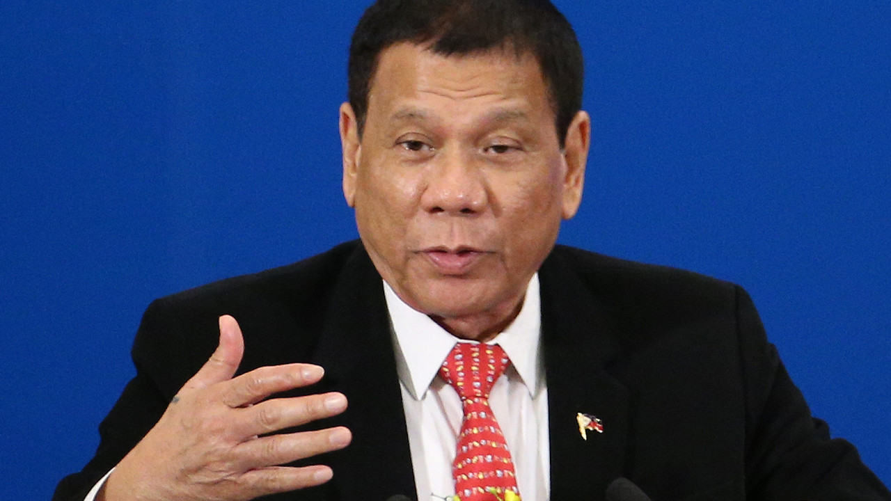 Coronavírus: Presidente das Filipinas diz que o país estaria “em uma grande merd*” se seguisse EUA e Brasil