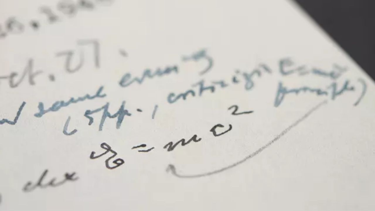 Rara carta de Einstein de 1946 contendo equação da Teoria da Relatividade vai a leilão