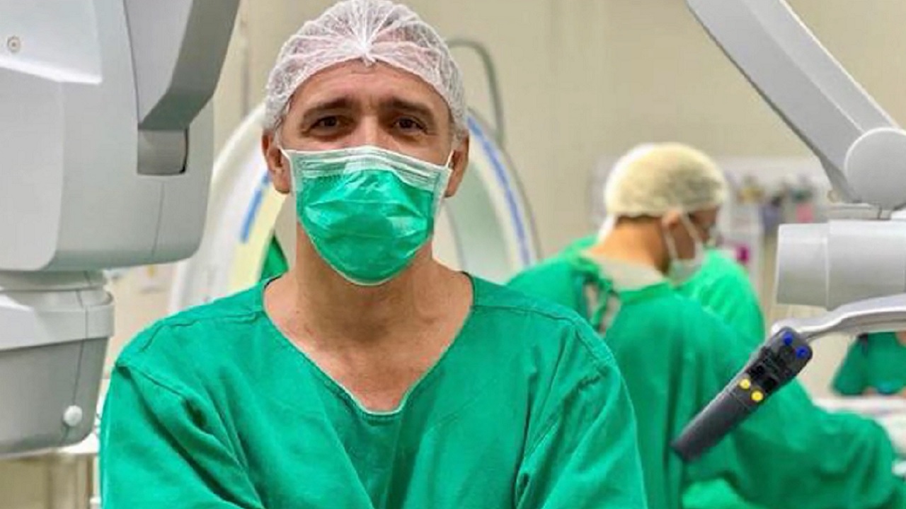 Brasileiro é homenageado em vídeo do papa Francisco dedicado aos profissionais da saúde