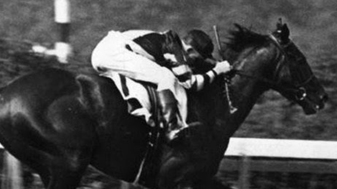 Frank Hayes, o jóquei que ganhou uma corrida de cavalo mesmo estando morto