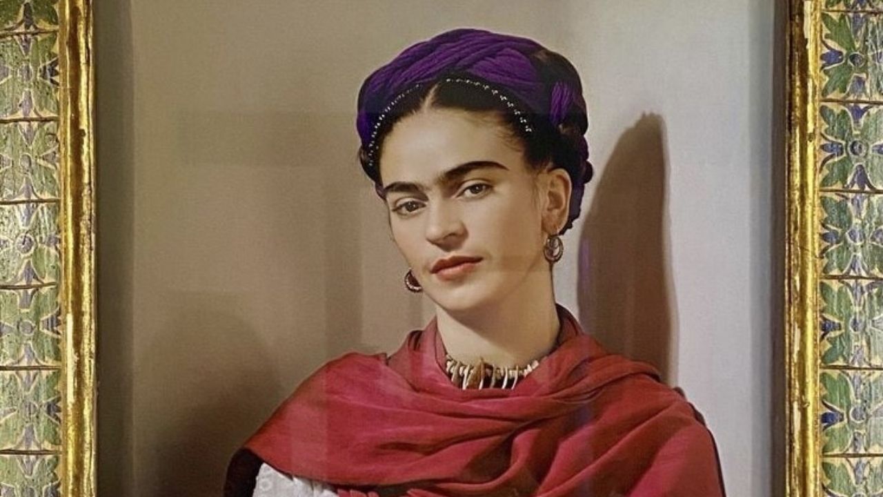 Muito além das telas: Frida Kahlo e sua Expressão na Moda e Design