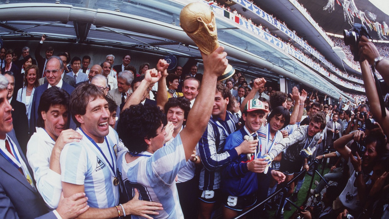 Dias finais de Maradona são investigados por denúncias contra antigos representantes