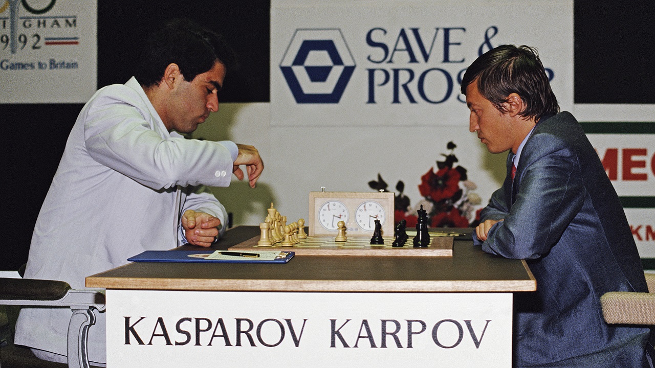 Duelo de ideologias: Há 37 anos Garry Kasparov derrotava Anatoli Karpov