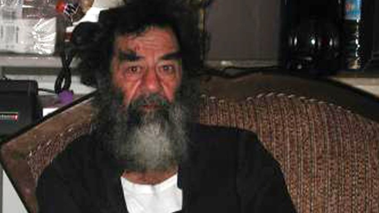 Incógnita de anos: O destino incerto do cadáver de Saddam Hussein