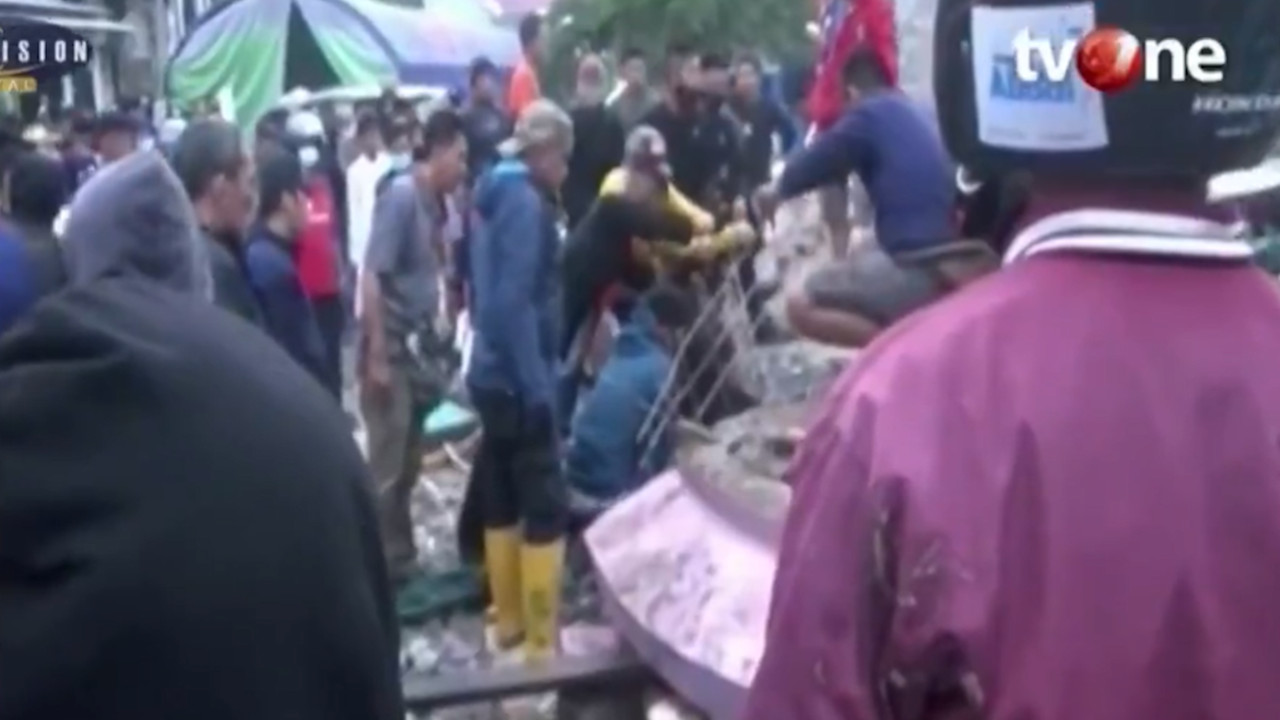 Terremoto causa desabamento de hospital na Indonésia