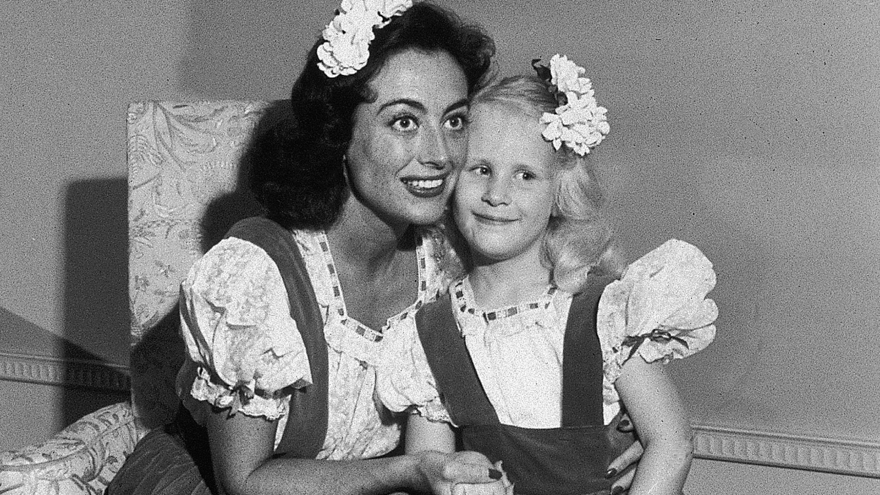 A controversa relação da atriz Joan Crawford com seus filhos