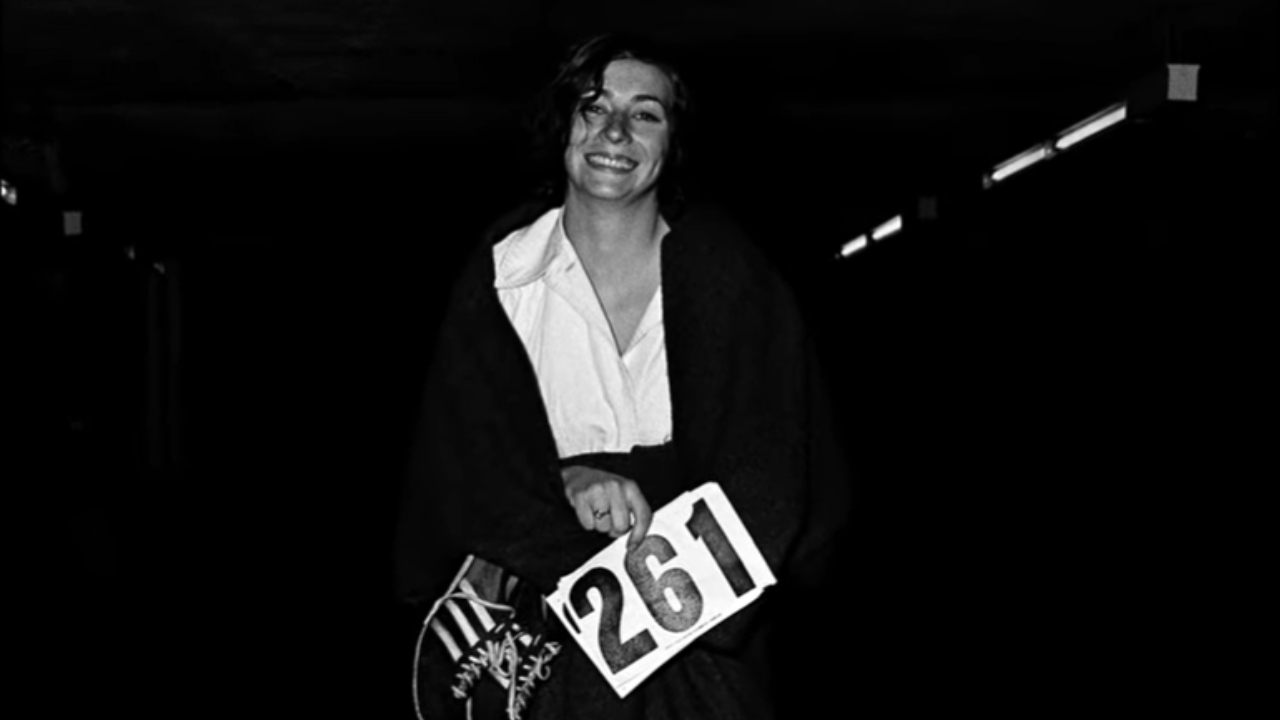 Atacada pelas costas: a história de Kathrine Switzer, primeira mulher a correr oficialmente em Boston