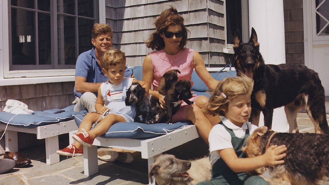 Traições, alcoolismo e cartas reveladas: A vida íntima de Jackie Kennedy