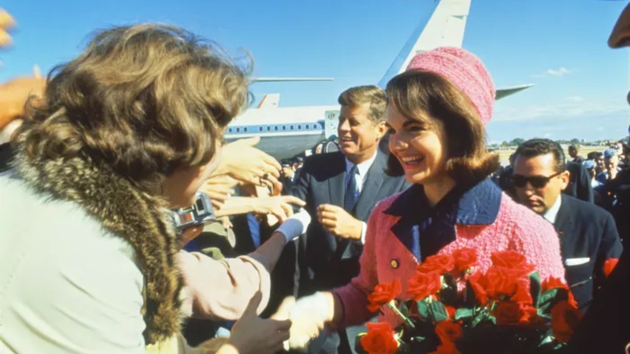 O curioso destino do traumático terno rosa de Jackie Kennedy