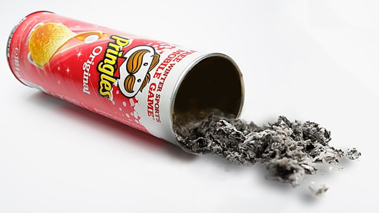 Enterrado em sua própria criação: A curiosa jornada do inventor da embalagem do Pringles
