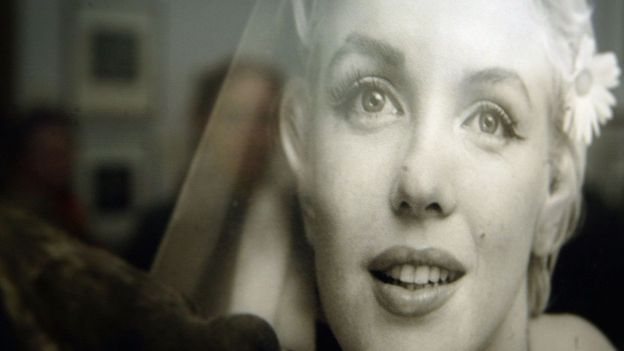 Atual proprietária de casa que pertenceu à Marilyn Monroe acredita que o local é assombrado