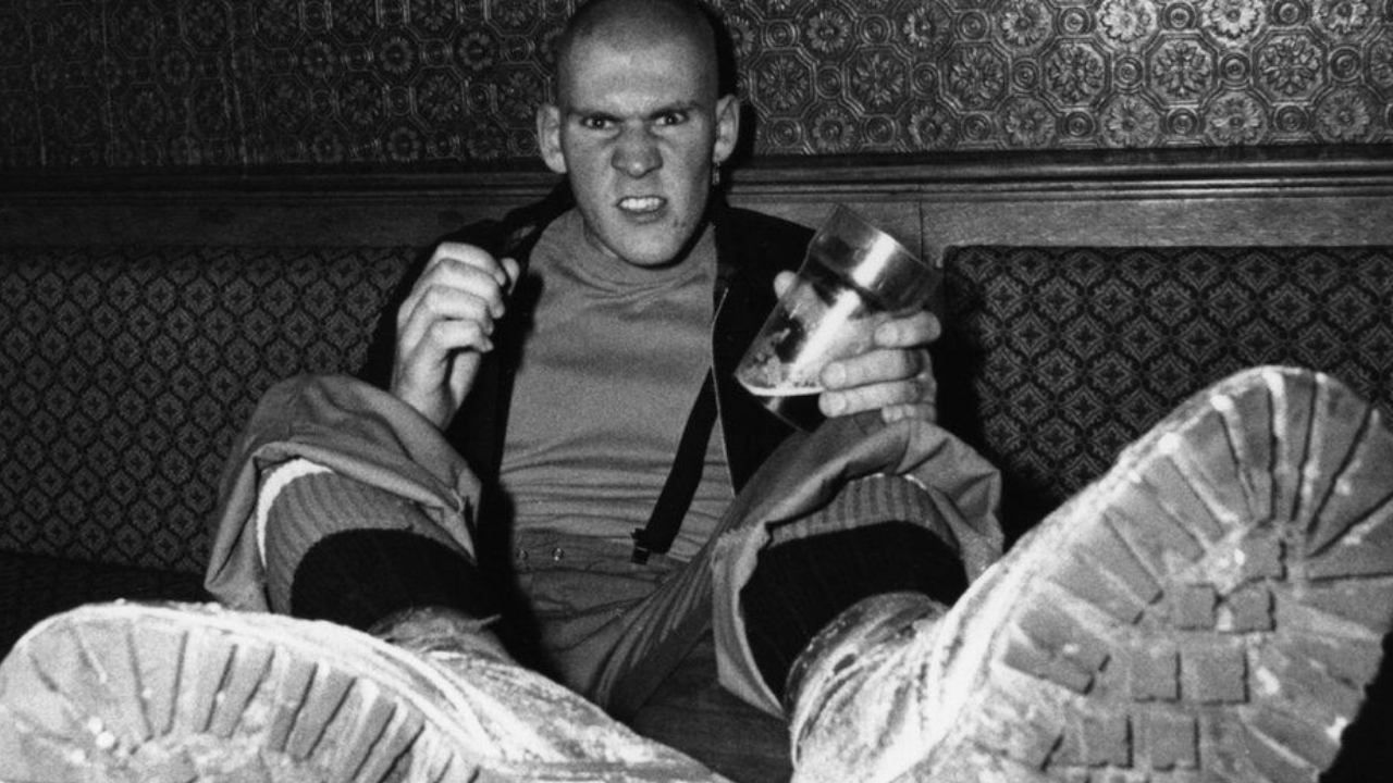 Deserdado por skinheads: Nicky Crane, o neonazista que se assumiu homossexual