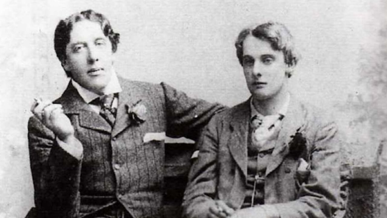 Ameaças, perseguições e amor proibido: a conturbada intimidade de Oscar Wilde