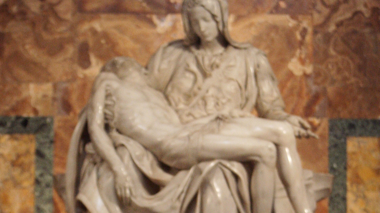 Neste dia, em 1972, a Pietá de Michelangelo era vandalizada