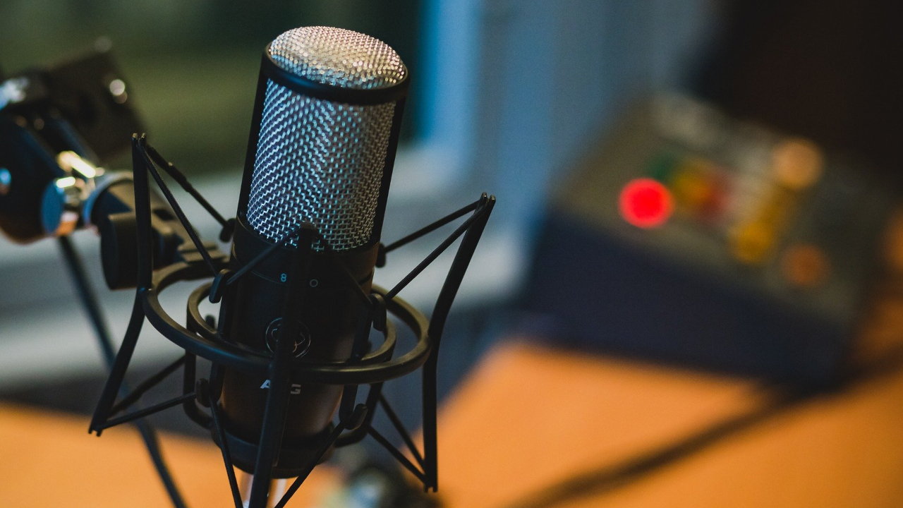 Vídeo: Das salas de aula ao podcast: A trajetória de Vítor Soares