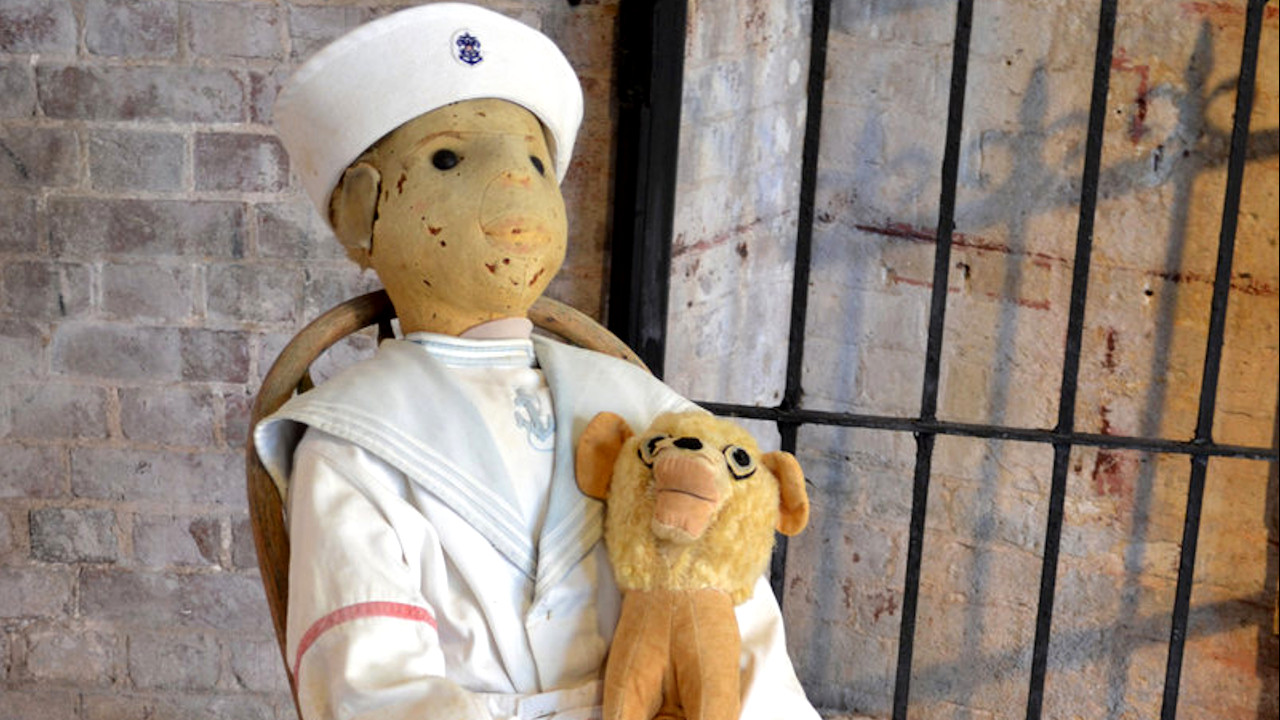 Assombração e mistério: a macabra saga de Robert, o boneco