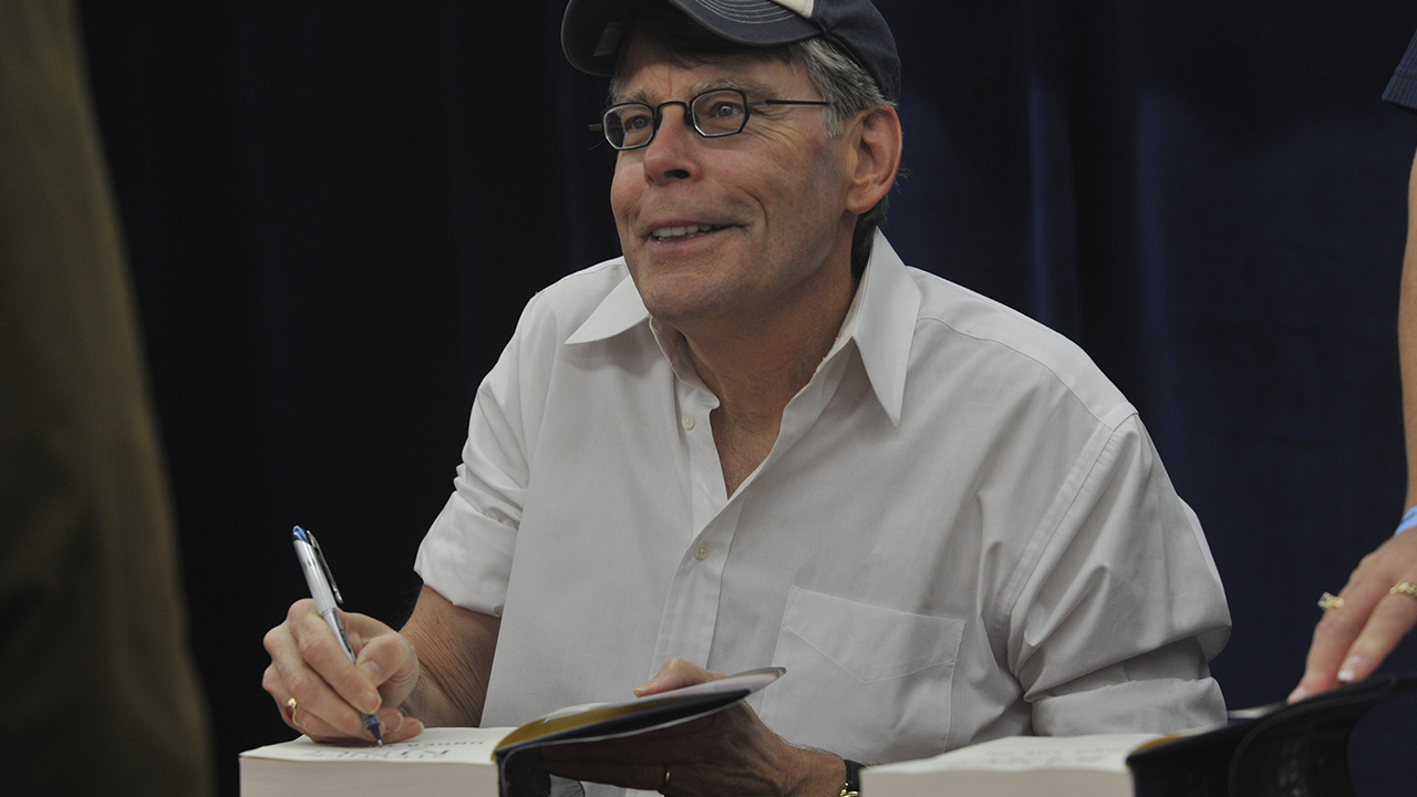 Stephen King doa quantia para pequenos escritores publicarem um livro