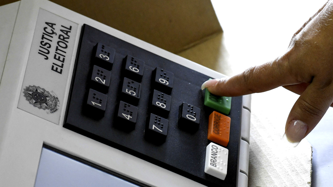 Renda mínima e exclusão feminina: 10 momentos da história do voto no Brasil