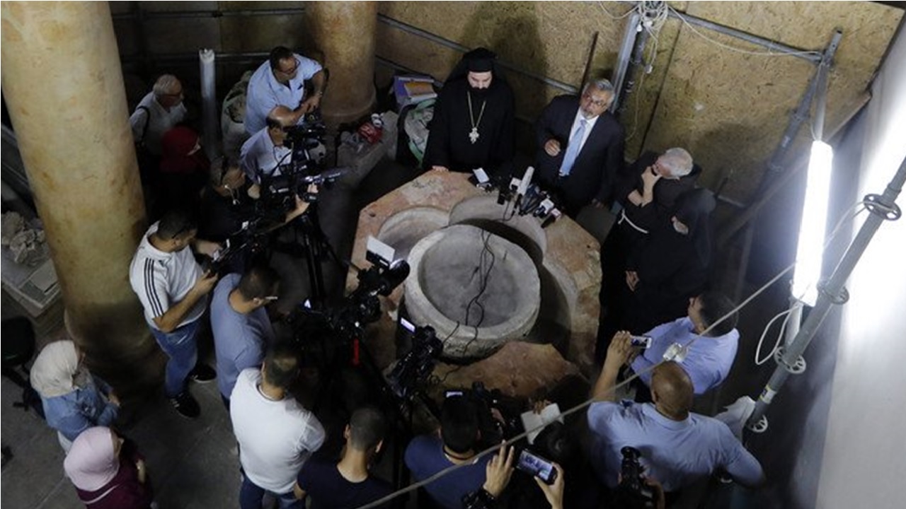 Pia de batismo bizantina é encontrada na Igreja da Natividade, em Belém, cidade de Cristo