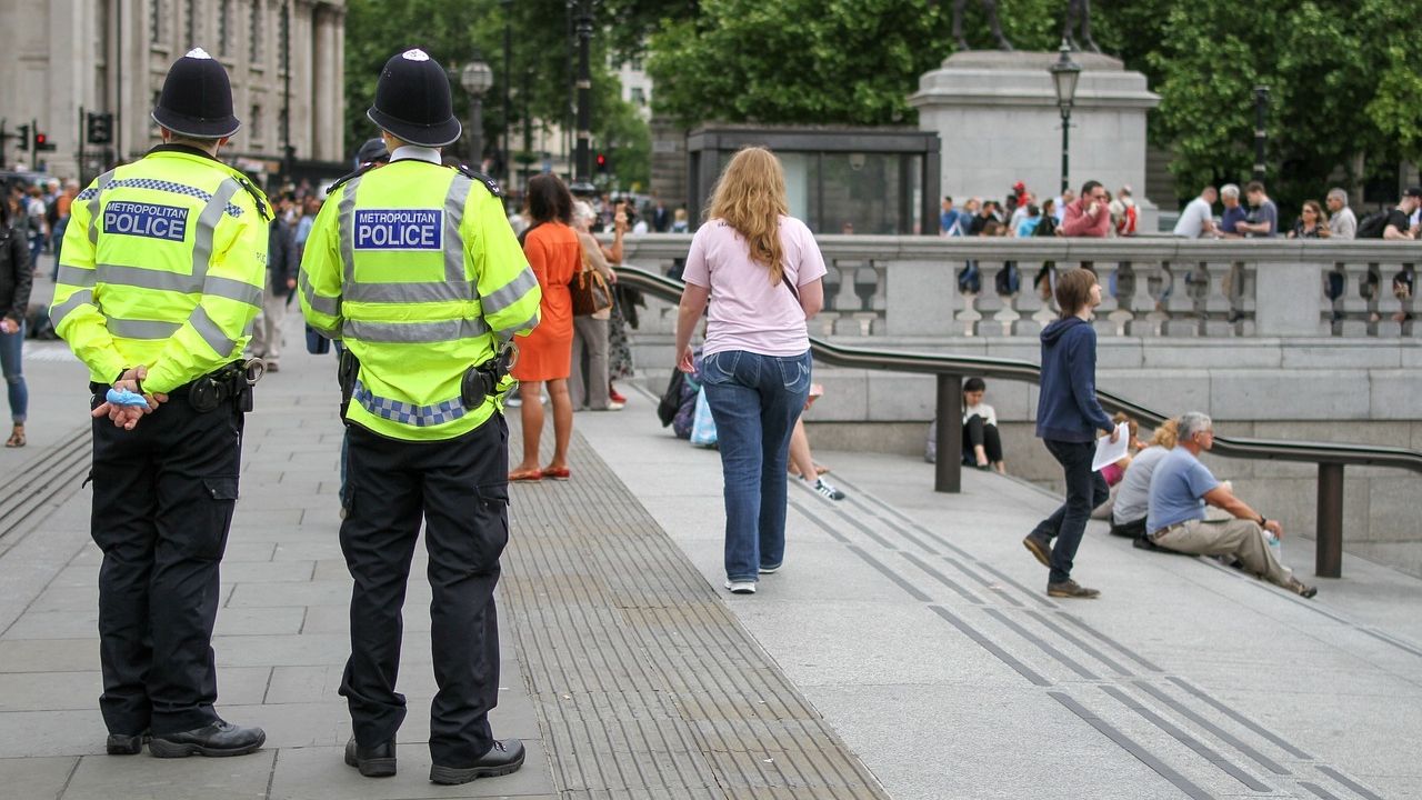 Em Londres, homem é preso após roubar equipamentos médicos de proteção contra o coronavírus