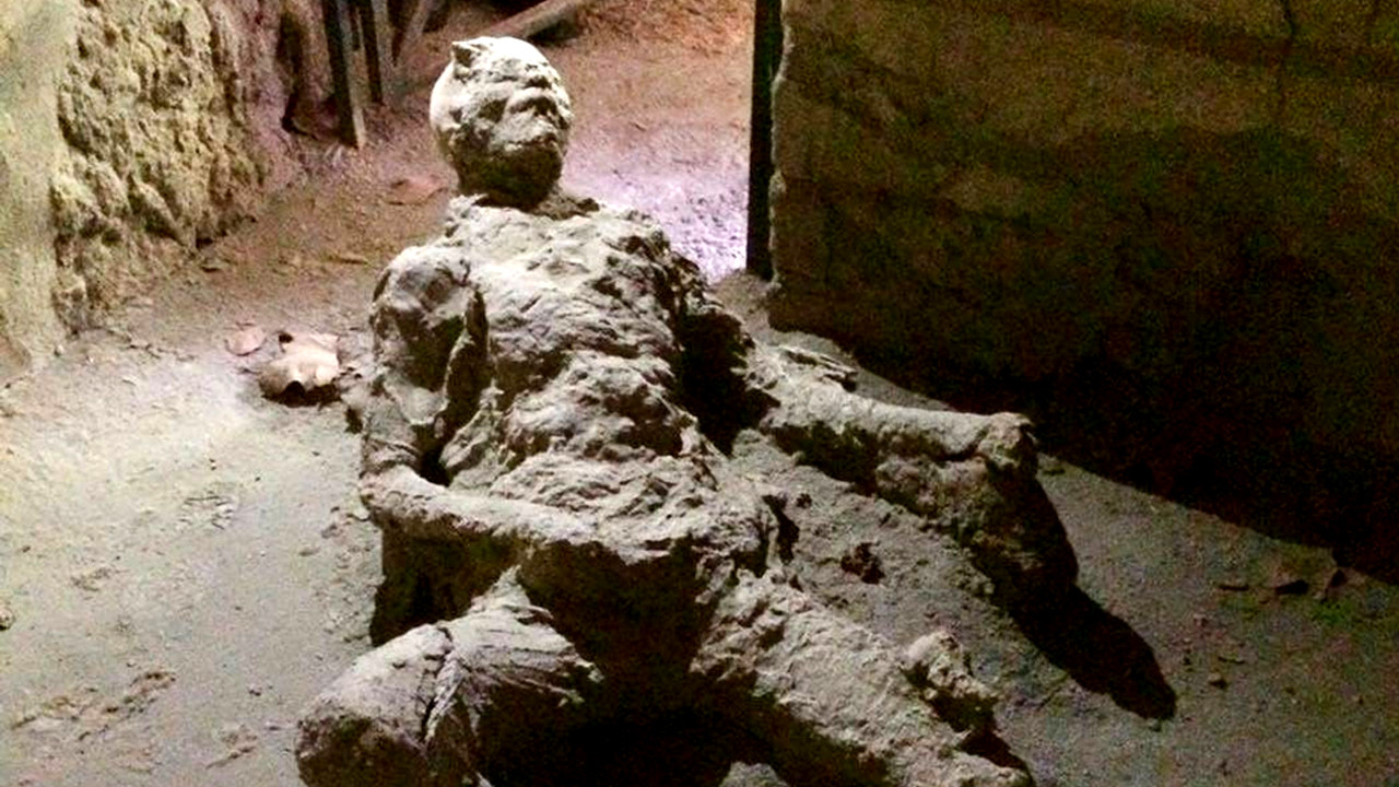 O que este homem de Pompeia estava fazendo quando morreu?