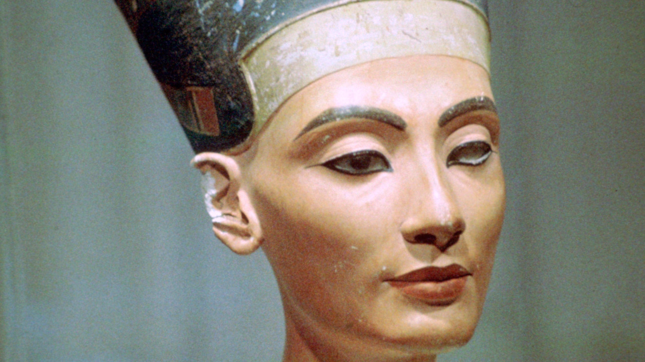 Arqueólogos acreditam ter encontrado a múmia de Nefertiti, a poderosa rainha do Egito