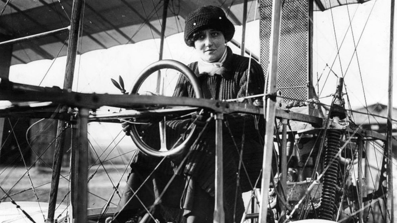 Há 110 anos, Raymonde de Laroche se tornava a primeira mulher a pilotar um avião sozinha
