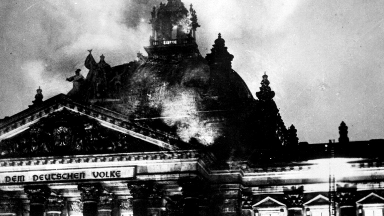 89 anos depois: Quem queimou o Reichstag?