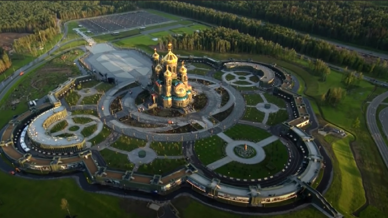Tanques nazistas transformados em piso: a singular Catedral das Forças Armadas, na Rússia
