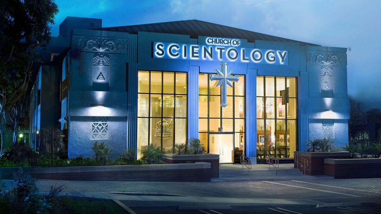 Enigmas e astros de Hollywood: A polêmica religião da cientologia