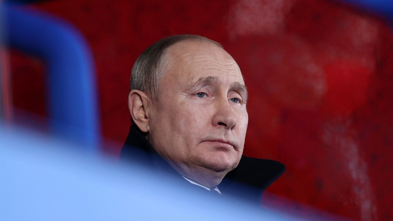 Putin comenta imagens de mortos em Bucha: ‘Provocação rude e cínica’