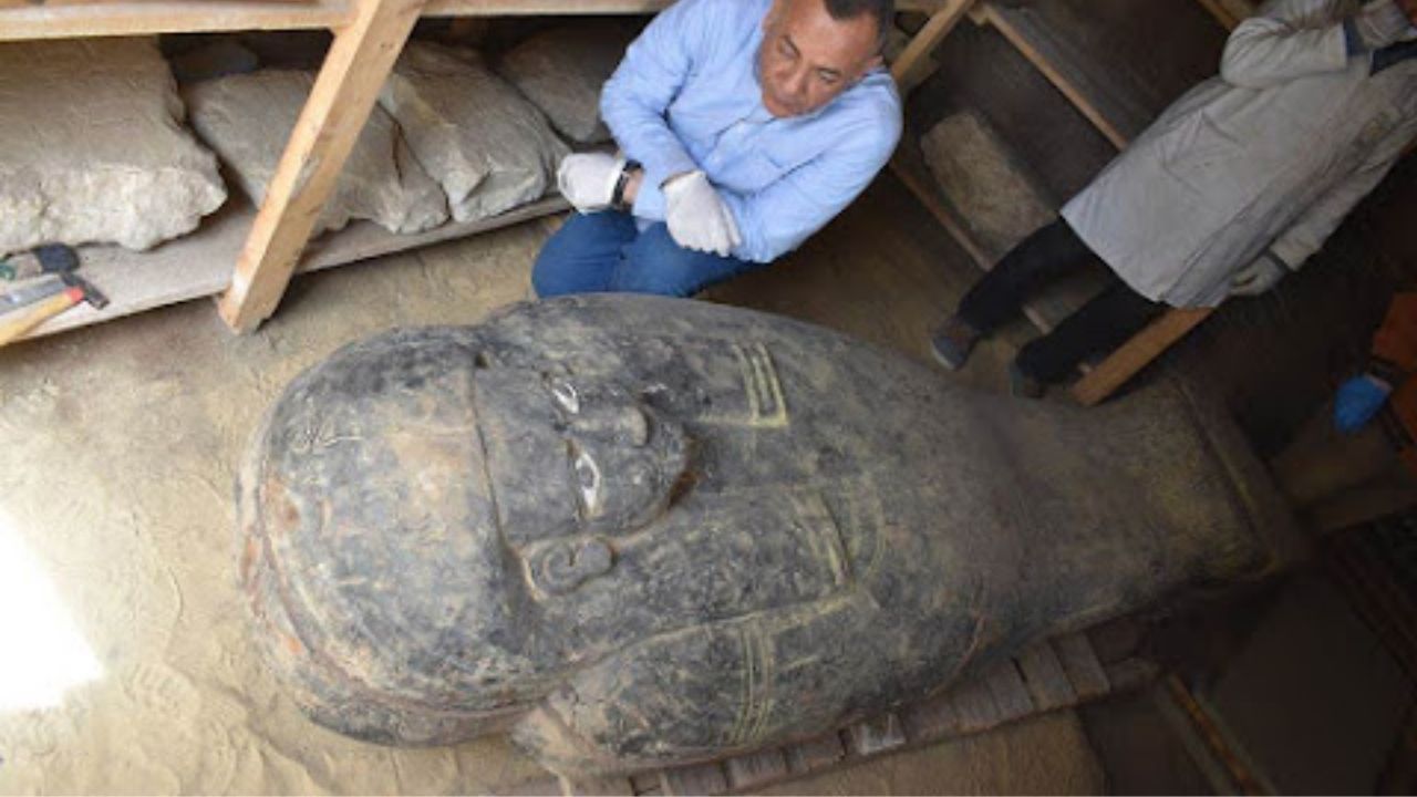 Escavação em Saqqara revela gigante acervo de artefatos funerários do Egito Antigo. Confira imagens!