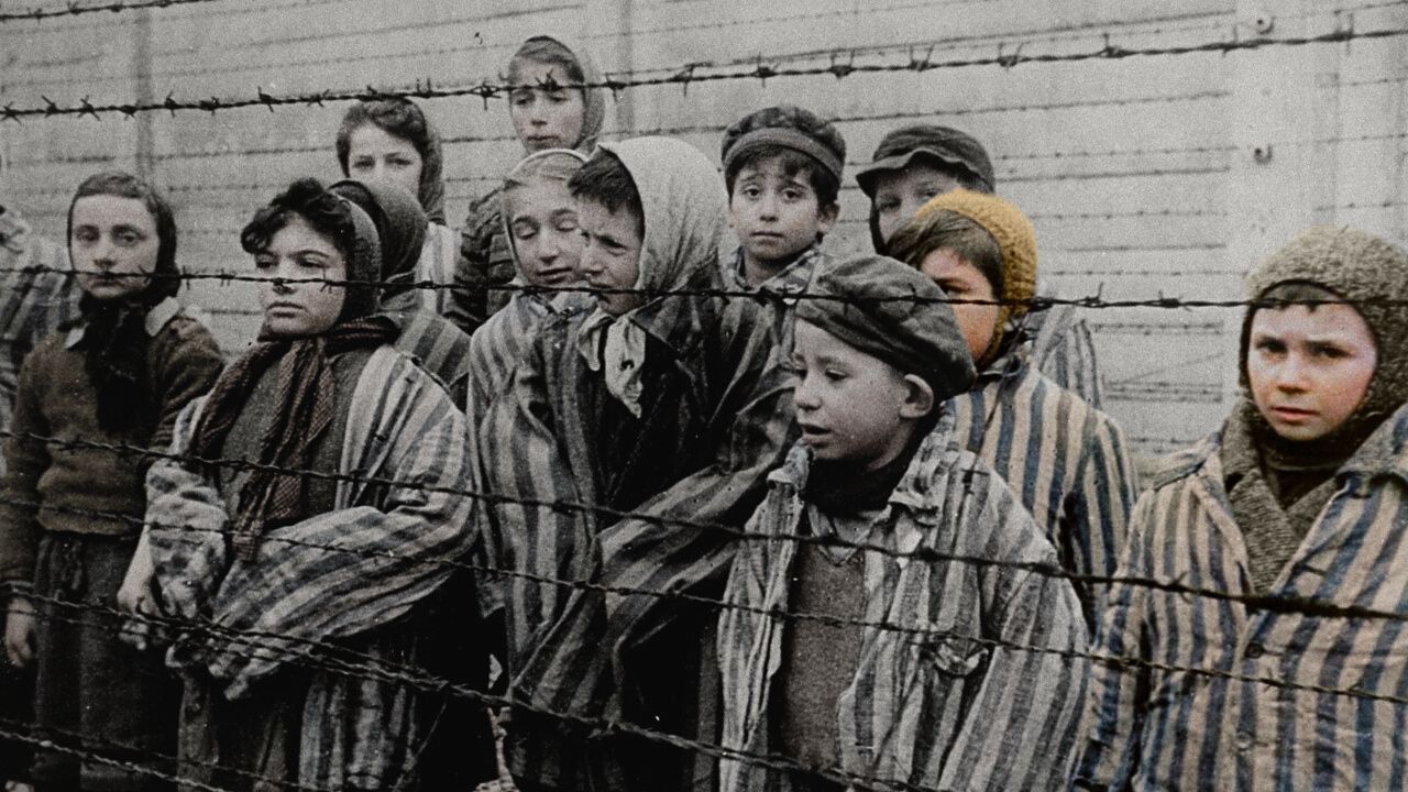 Eva e Miriam Kor, as gêmeas que foram alvo das atrocidades do Anjo da Morte de Auschwitz