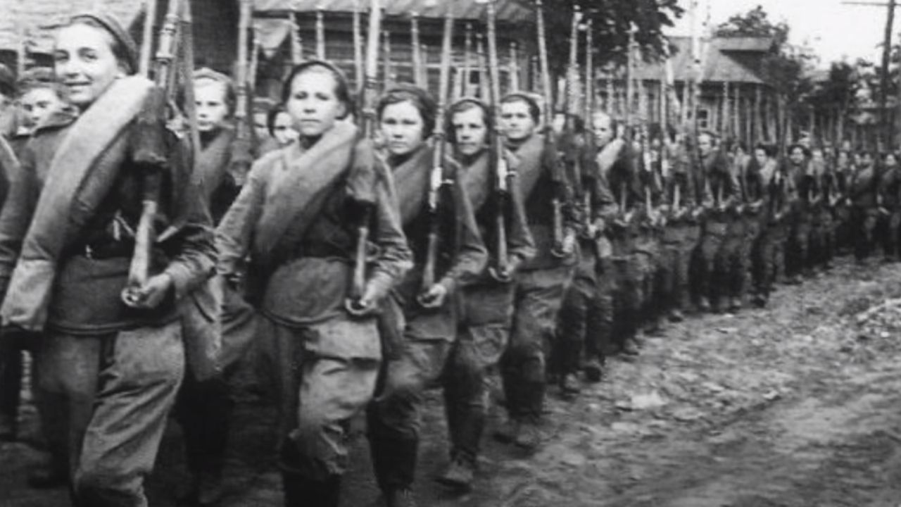 Obra revela a esquecida história das soviéticas que lutaram na Segunda Guerra Mundial
