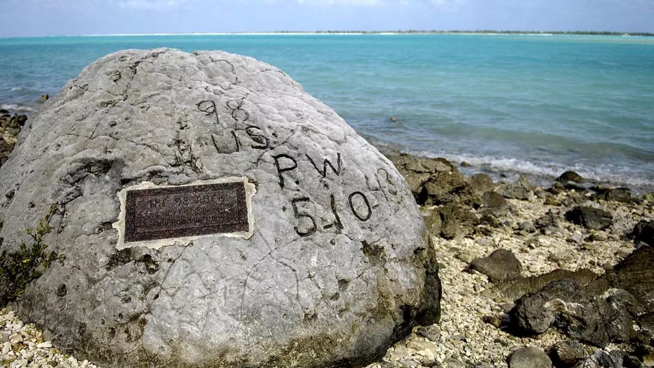 Eterno registro de guerra: a curiosa história da pedra dos 98
