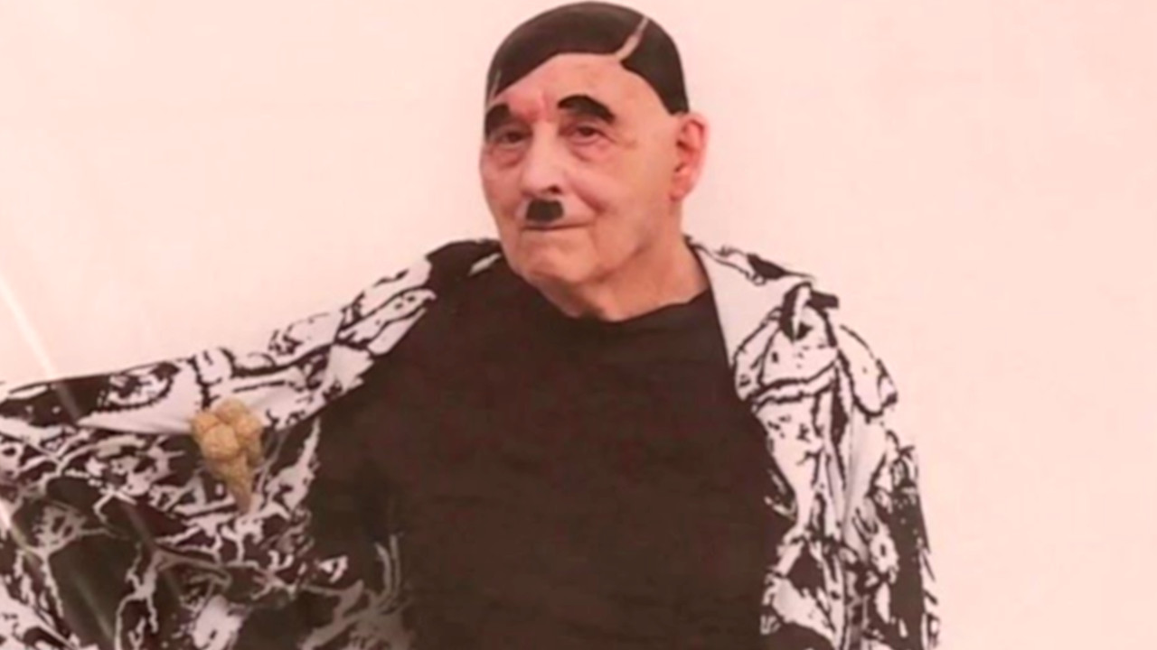 O sobrevivente do Holocausto que se veste como Hitler