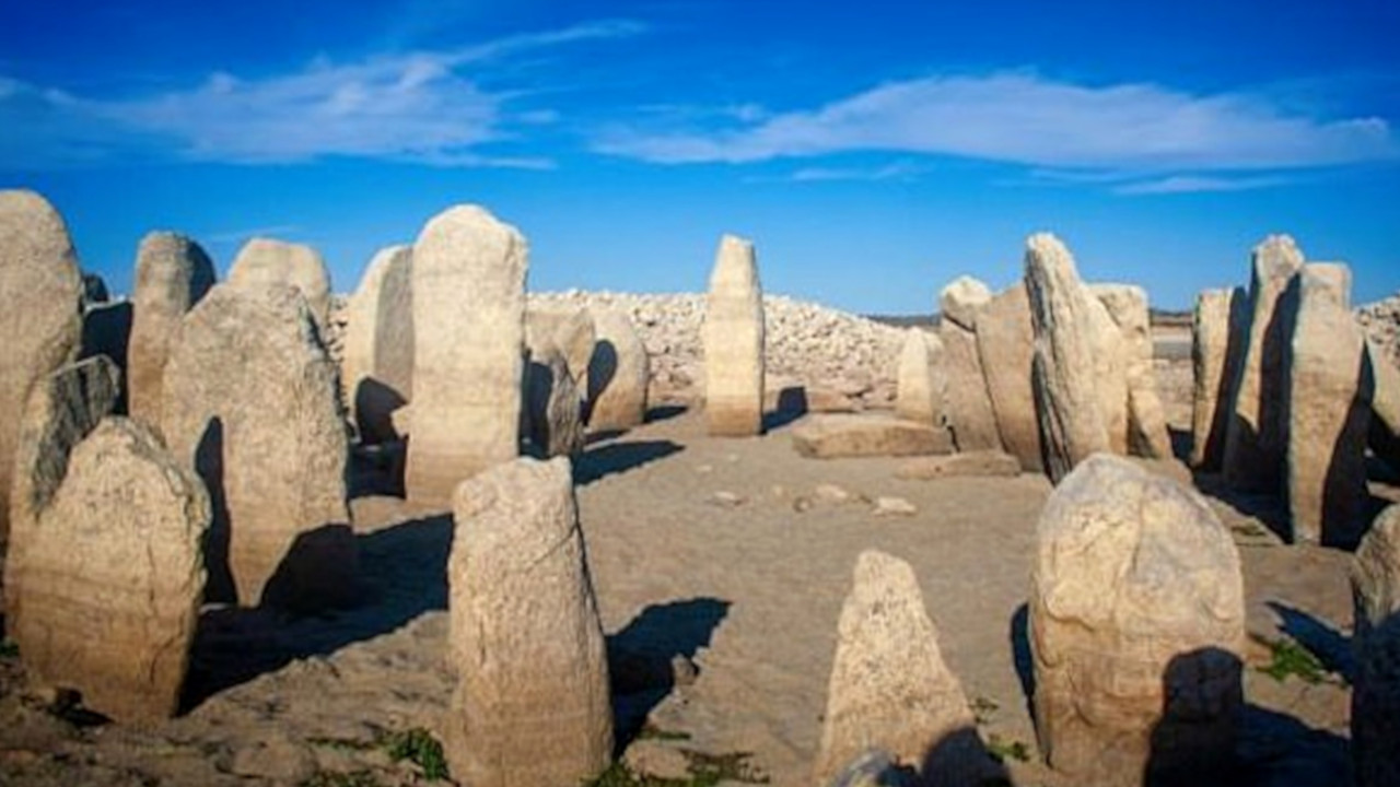Stonehenge espanhol ressurge em meio à seca que atinge o país