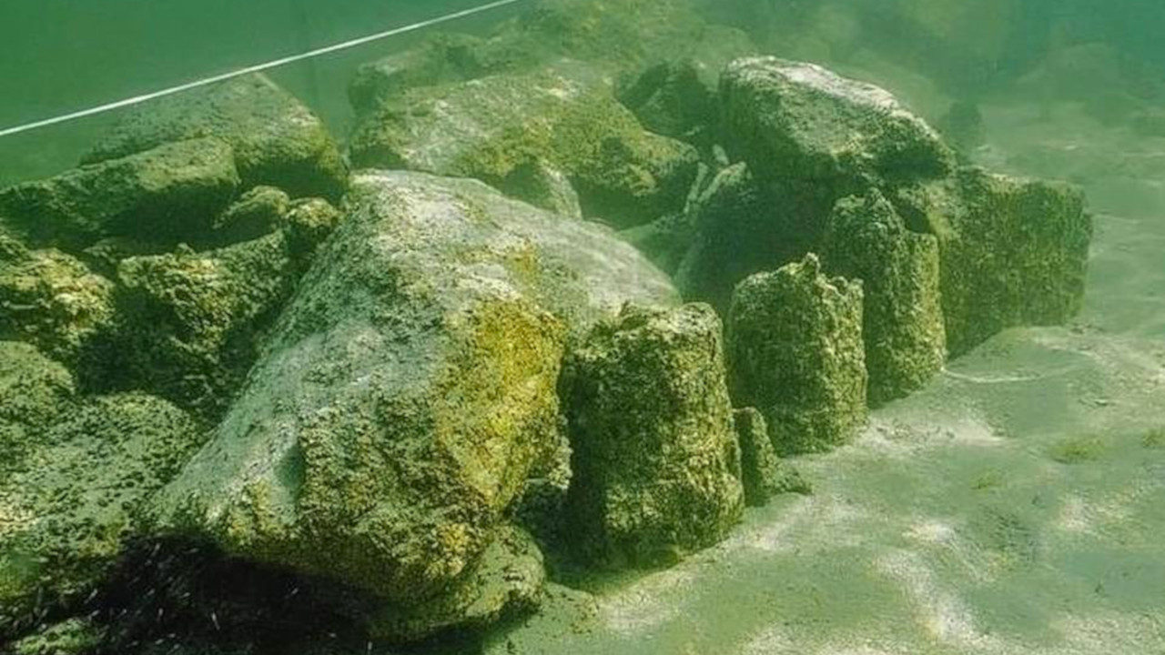 Stonehenge suíço: Monumento encontrado submerso em lago foi construído por seres humanos há 5.500 anos