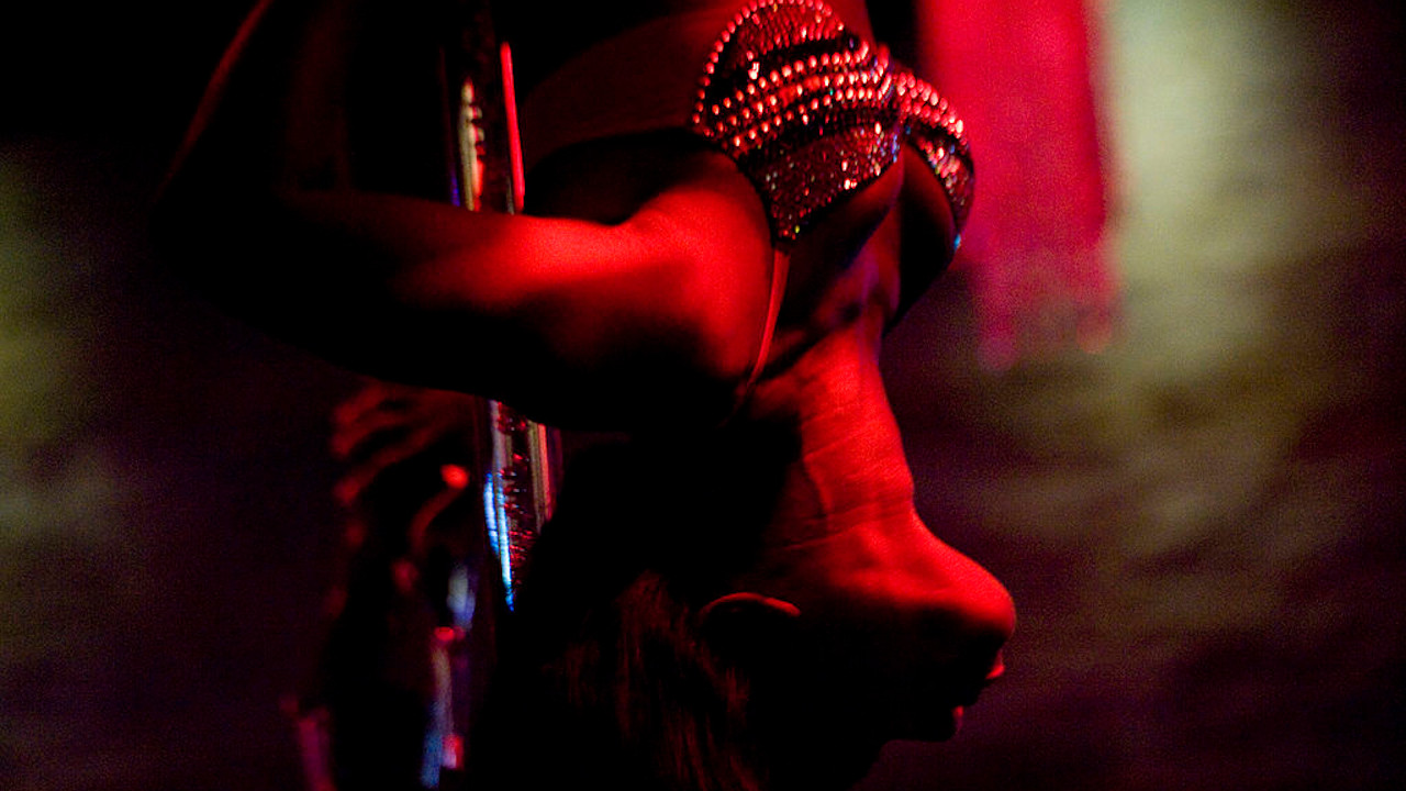 As extravagantes apresentações de strippers em funerais chineses