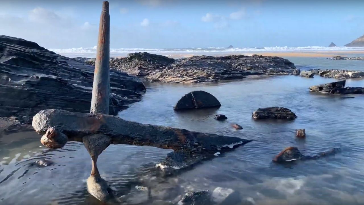 Navio alemão da Primeira Guerra é revelado em maré baixa na Inglaterra