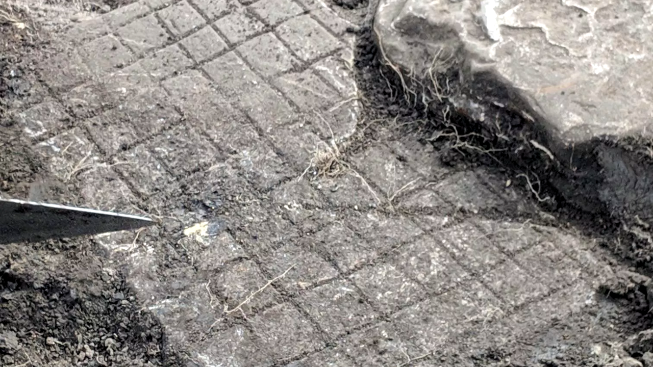 Tabuleiro de pedra do século 3 é encontrado em antigo forte romano