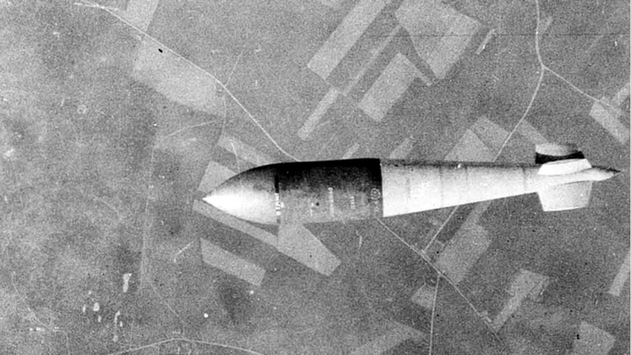 Mergulhadores iniciam operação para desativar bomba da 2ª Guerra Mundial