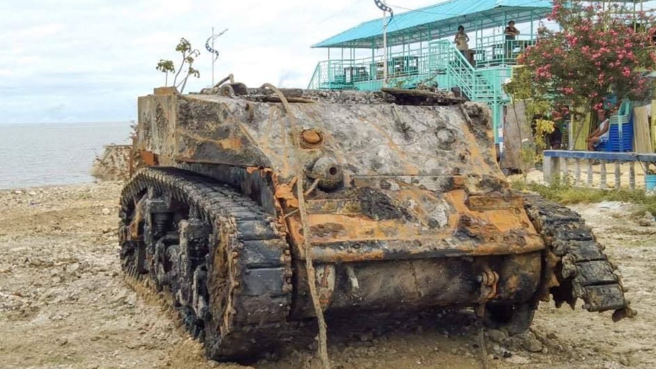 Após décadas de tentativas, tanque da Segunda Guerra é retirado do fundo de rio nas Filipinas