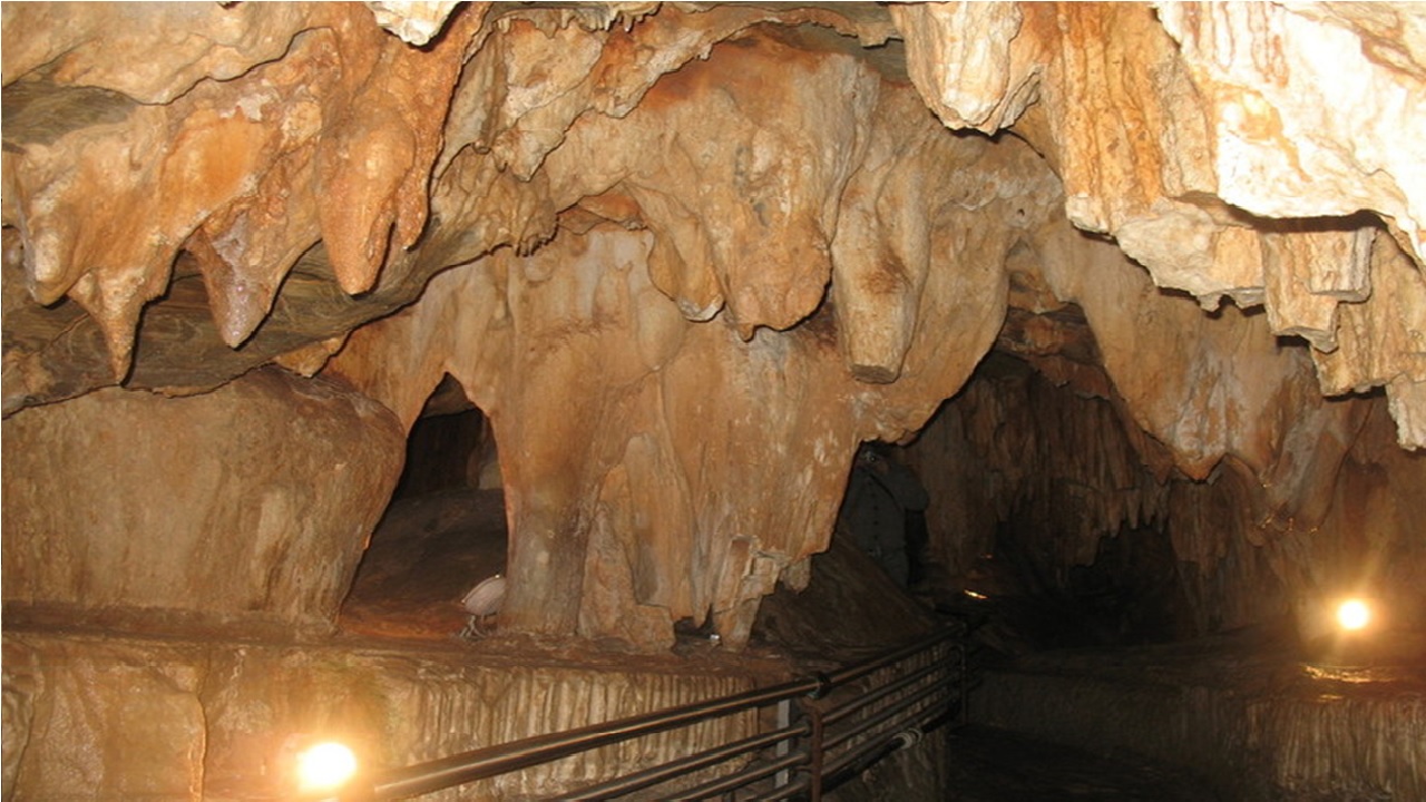 Estudo de rastros humanos em caverna na Itália pode mudar nossa compreensão sobre a sociedade na Idade da Pedra