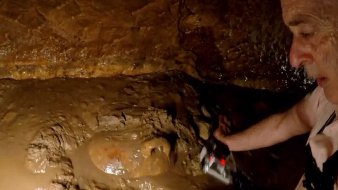 Tumba egípcia inundada intriga arqueólogos