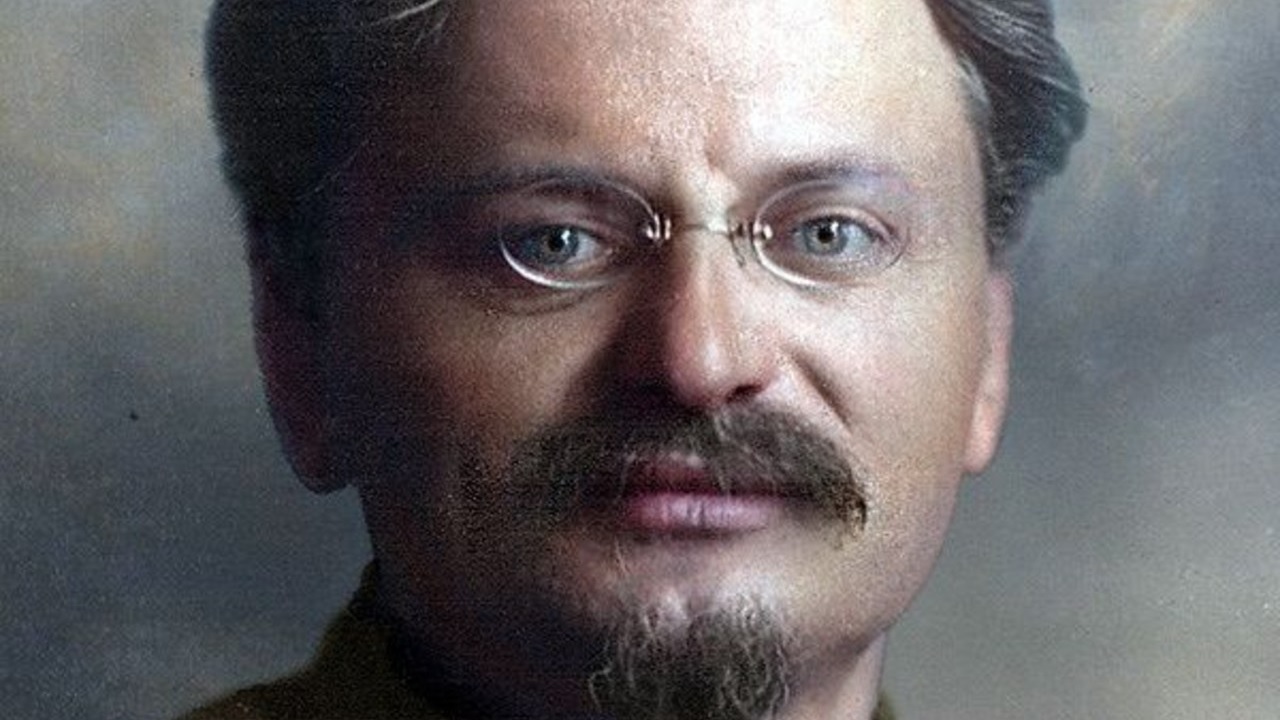 Intelectual, general e comissário: Leon Trotsky em imagens colorizadas